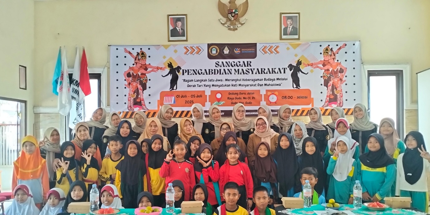 UKM Tari Sanggita Gelar Pelatihan Tari Tradisional : Sebagai Bentuk Pelestarian Budaya Lokal